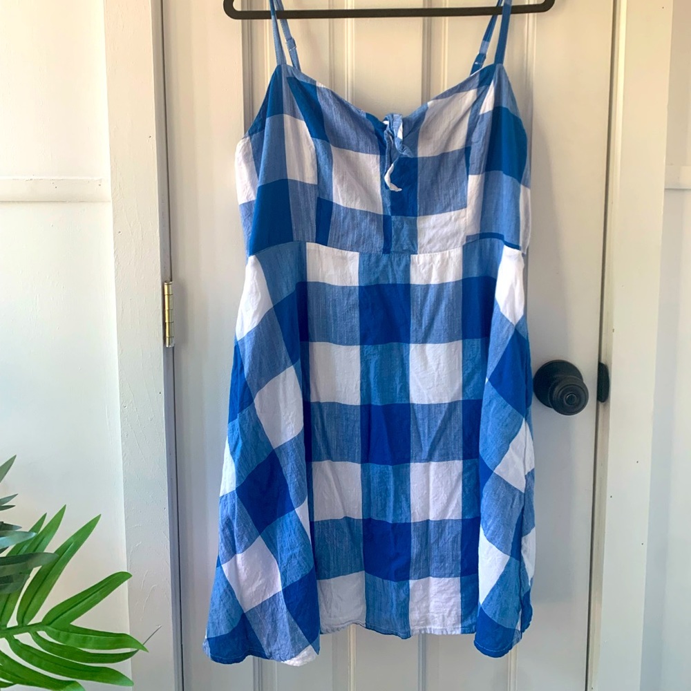 Old Navy Blue & White Smocked Dress 💙🤍